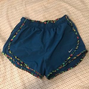 Nike Dri-Fit Shorts - M